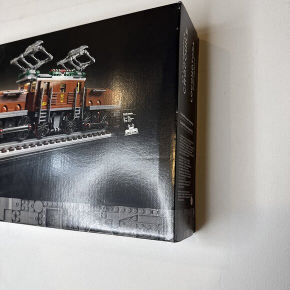 New LEGO Icons: Crocodile Locomotive (10277) Factory Sealed - Picture 2 of 6